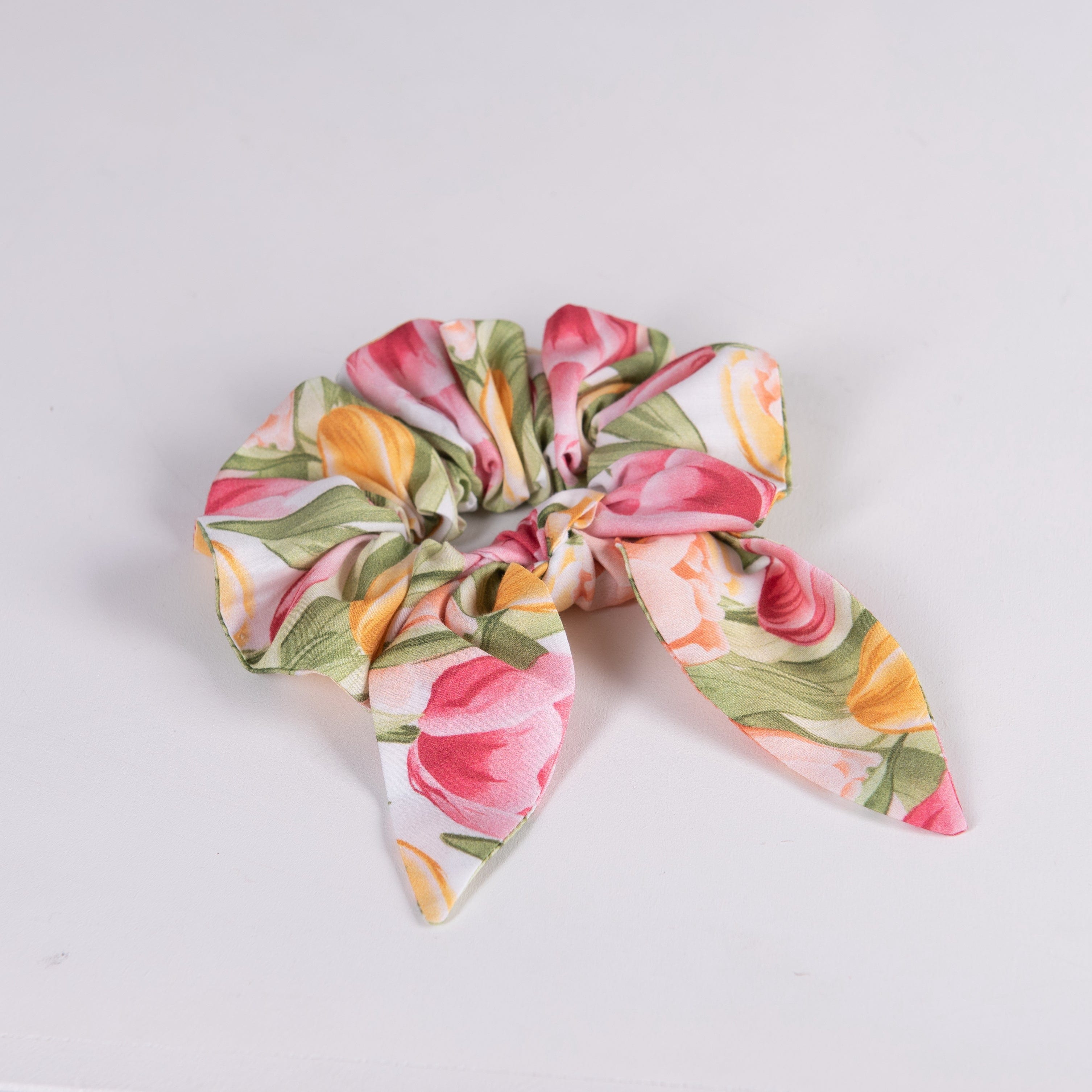 Daga - Heralds Of Summer Scrunchie - White