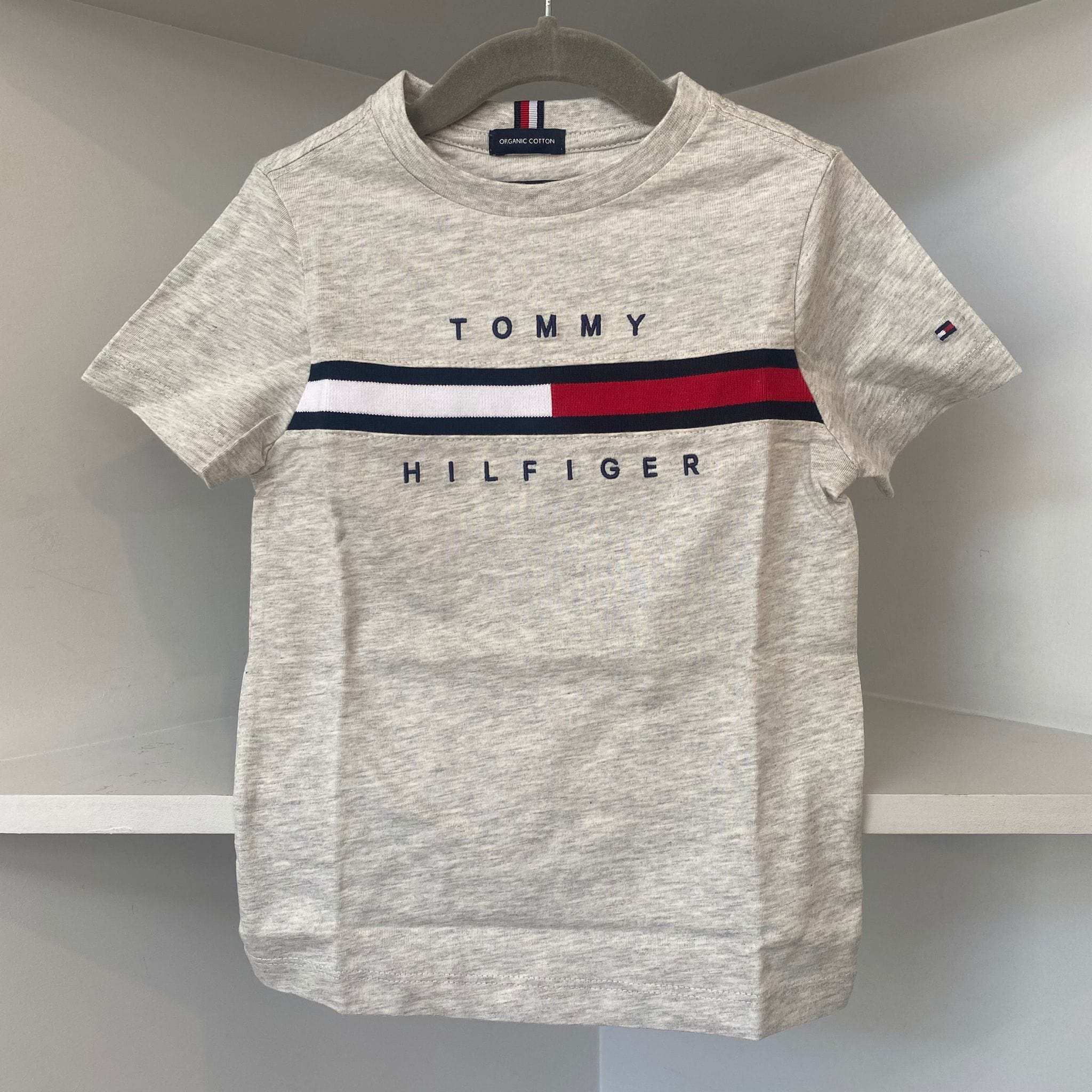 TOMMY HILFIGER - Logo Flag Tee - Grey