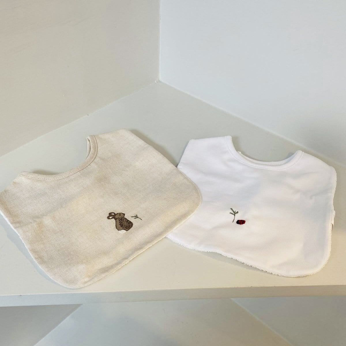 LARANJINHA - Rabbit Babygrow & Bibs - Sand